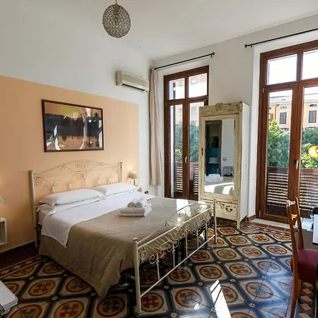 Onlyrooms Iii - Real Center Penzion Cagliari
