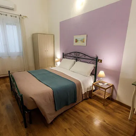 Onlyrooms Iii - Recommended For Under 30s Guest house