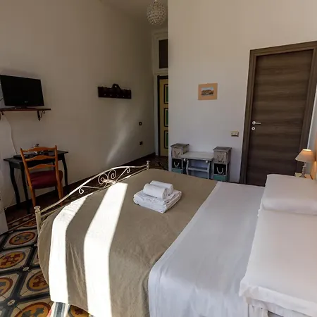 Onlyrooms Iii - Recommended For Under 30s Guest house