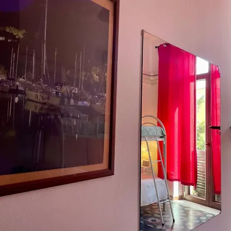 Onlyrooms Iii - Recommended For Under 30s Guest house