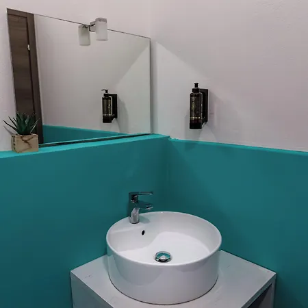Onlyrooms Iii - Real Center Guest house